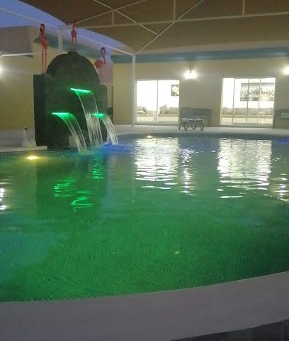 مسبح القصر الكريستال - السليمانية - +973 3511 4460