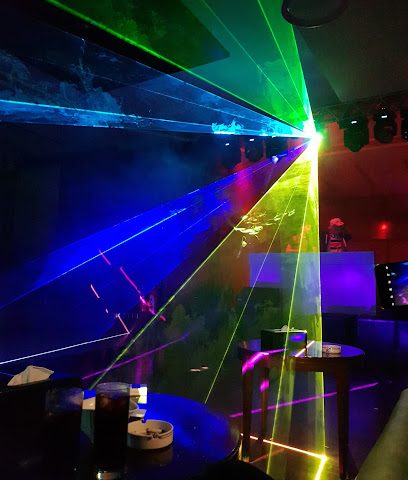 نادي XS - النويدرات - +973 1761 6167