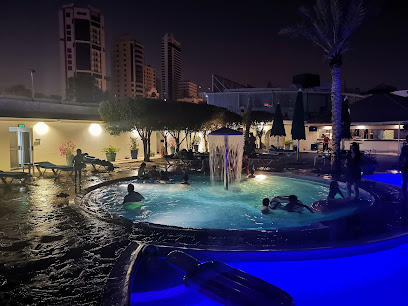 حمام السباحة والشاطئ (فندق ومنتجع كورال باي) - طشان - +973 3977 7701
